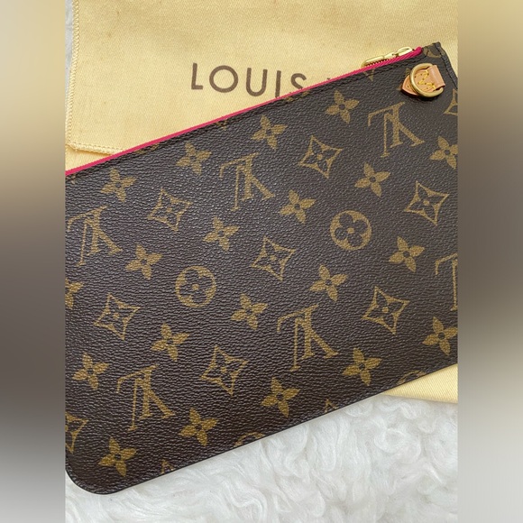 2021 LV NEVERFULL MM POUCH Monogram LIKE NEW CONDITION - Picture 4 of 13